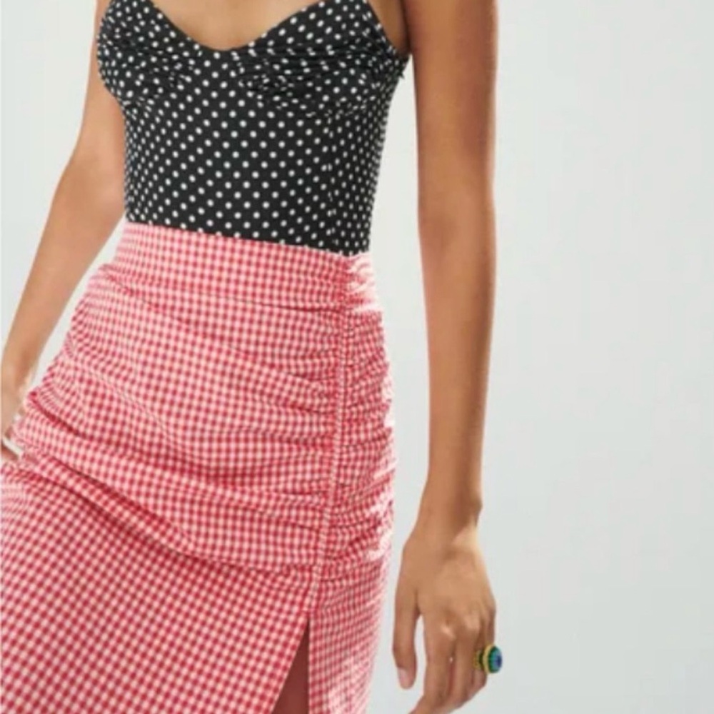 Zara Red & White Gingham Ruched Side-Slit Midi Skirt - Picture 4 of 7